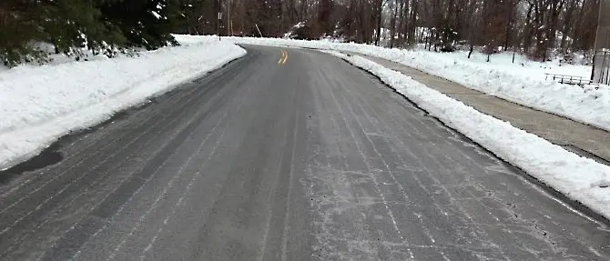 Soccorsa da personale dell'Anas una famiglia bloccata in auto dalla neve nel Reggino\n