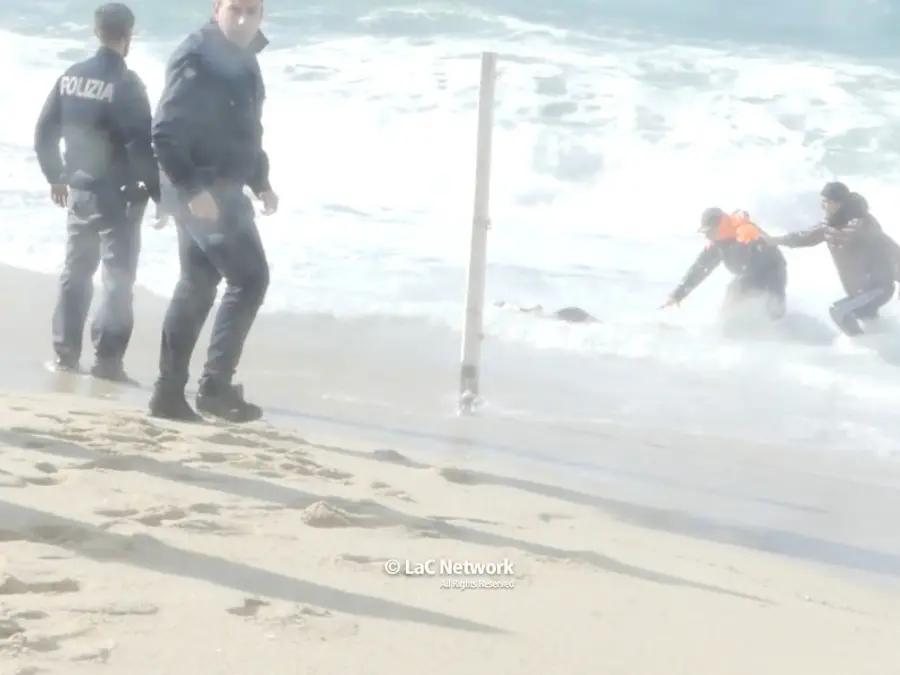 «Aiutateci a identificare i nostri cari»: l’appello dalla Tunisia dopo i naufragi del ciclone Harry e i cadaveri riemersi