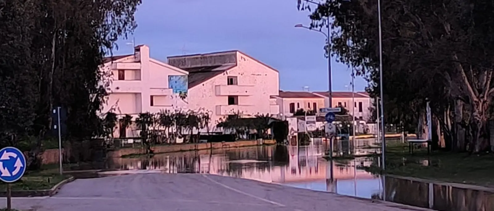 Emergenza senza fine\u00A0a Sibari: il Crati rompe gli argini e invade nuovamente i Laghi\n