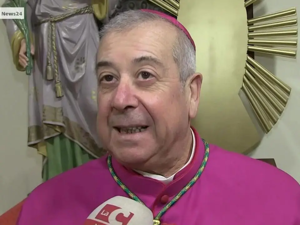 Naufragio di Cutro, il Vescovo Checchinato ammonisce: «Un pezzo di storia censurato e negato»