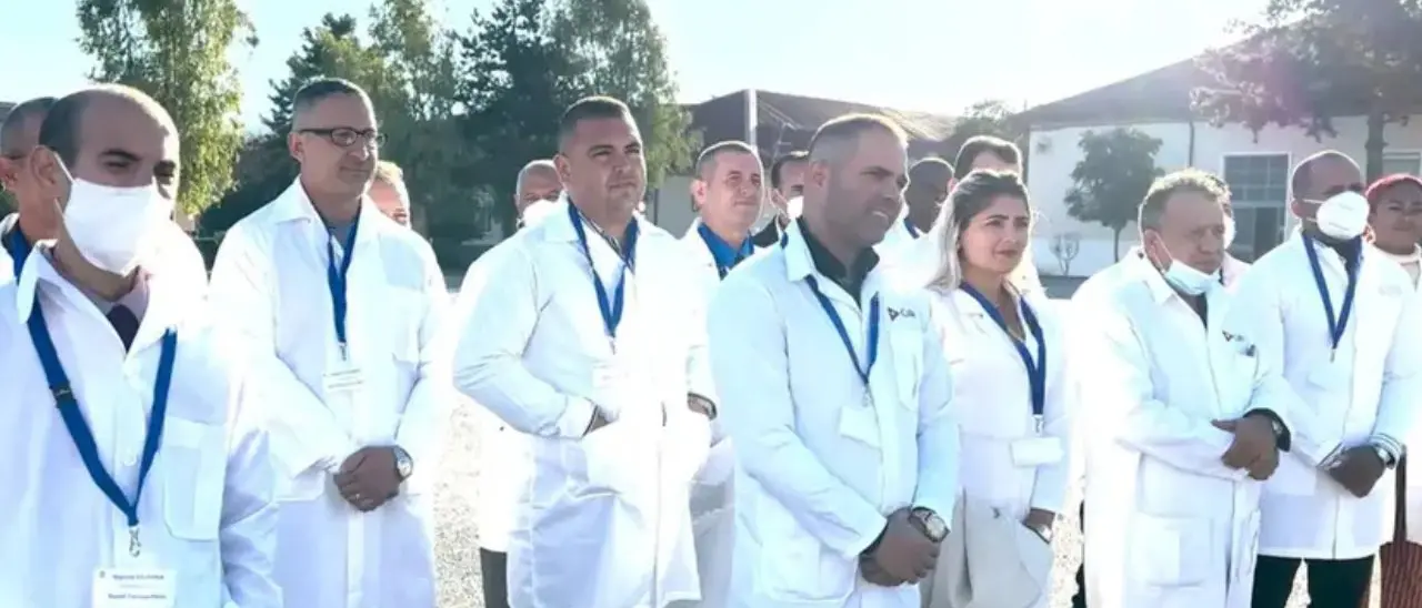 Medici cubani in Calabria, quando la toppa diventa sistema: l’emergenza come alibi della politica\n