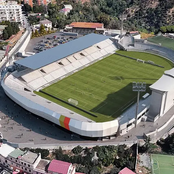 <p>Catanzaro dà il via alla riqualificazione del “Ceravolo”: progetto da 9 milioni per curva e tribuna nuove</p>