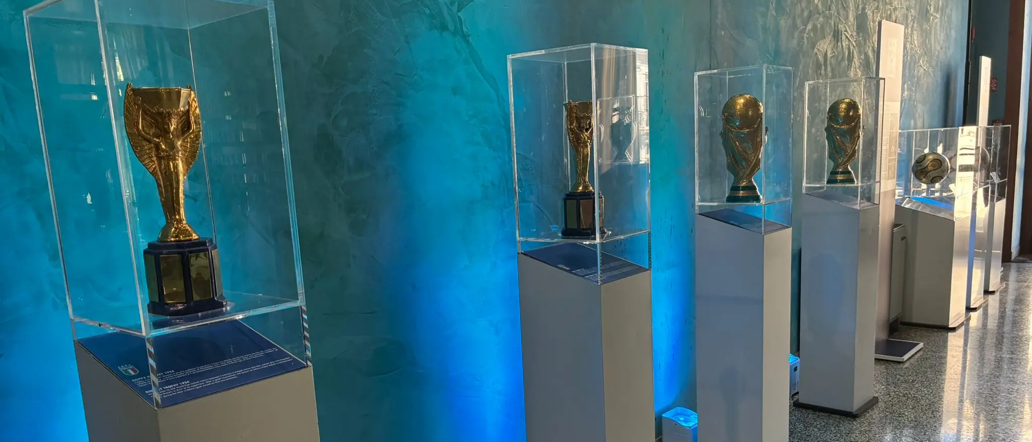 Reggio, inaugurata alla Pinacoteca civica la mostra “Sfumature d'azzurro”\n