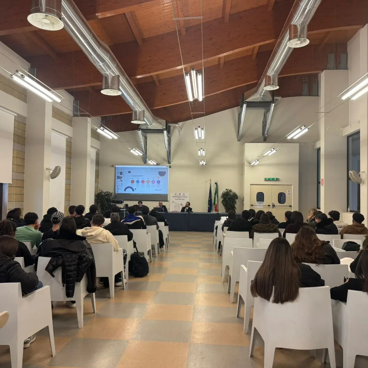 Deepfake, algoritmi e futuro del lavoro. “Generazione AI” fa tappa al Liceo Scientifico Volta e accende il confronto sull’intelligenza artificiale\n