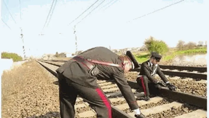 Sassi sui binari nel Bolognese, 20enne ai domiciliari: «Mi pento del mio gesto»