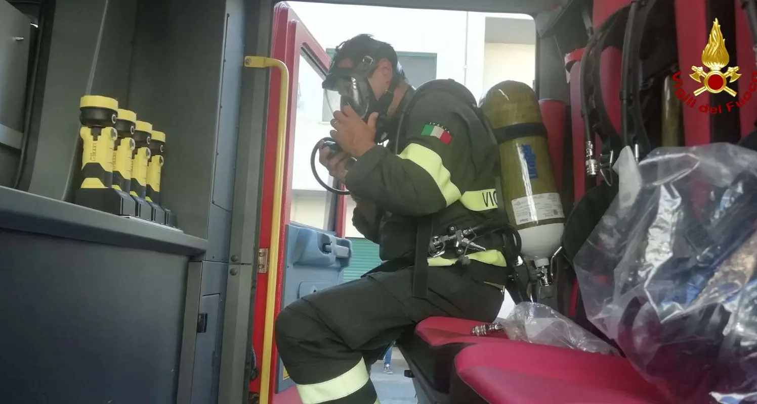 Catanzaro, incendio in un’abitazione nelle case popolari di viale Isonzo: ustionato il proprietario\n