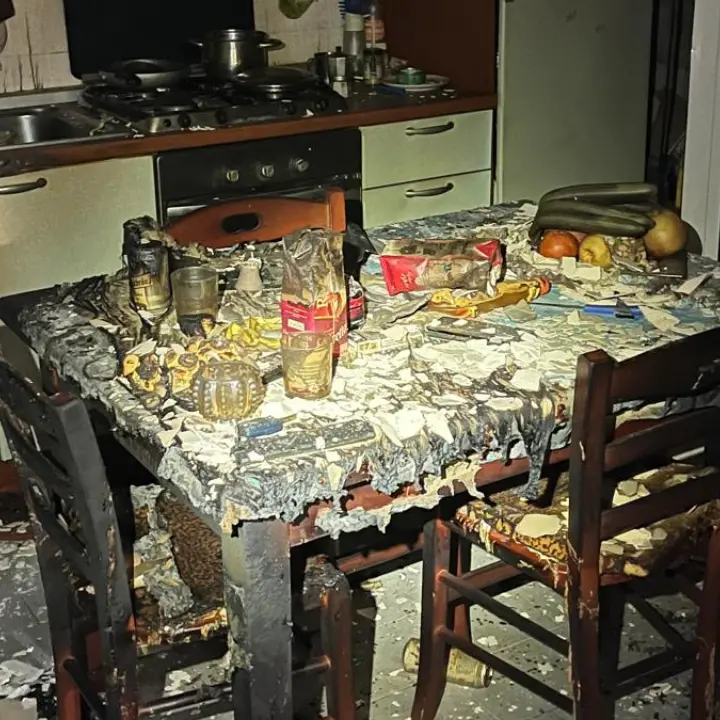 Catanzaro, incendio in un’abitazione nelle case popolari di viale Isonzo: ustionato il proprietario\n