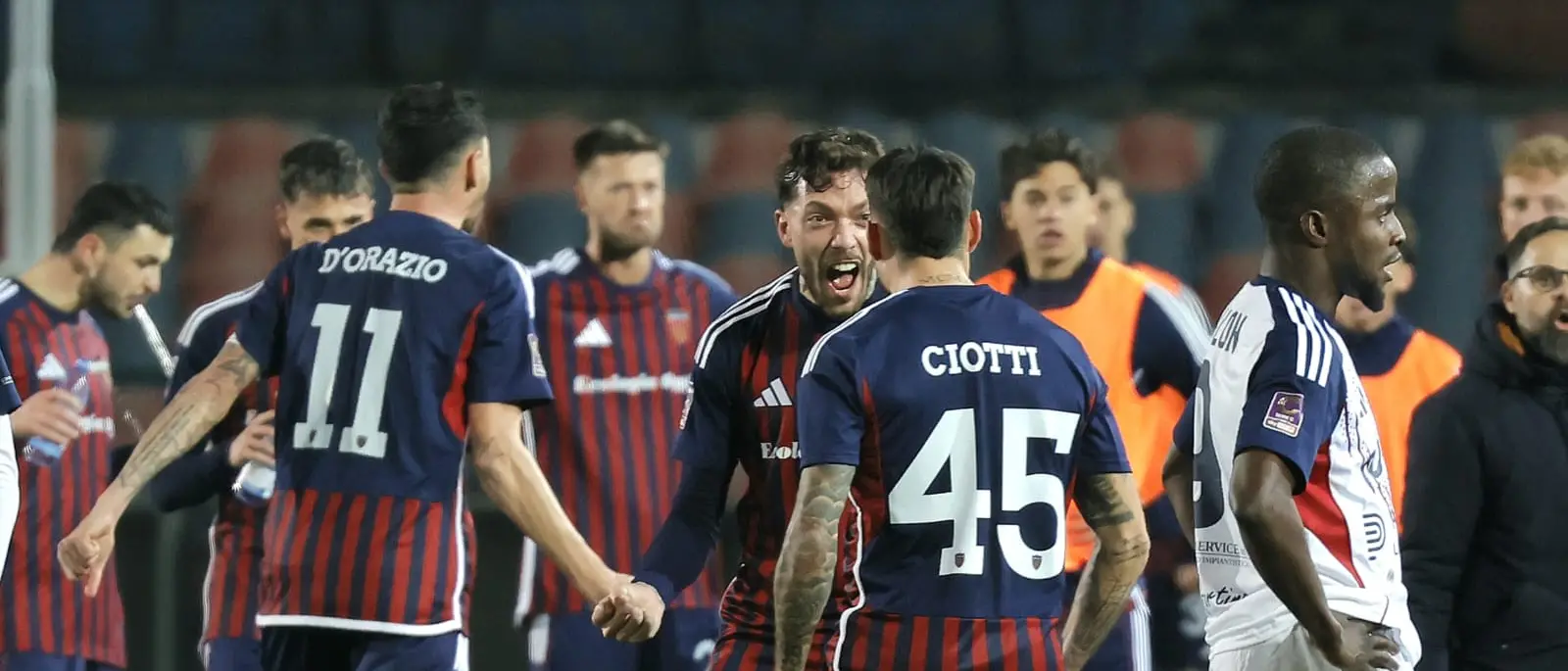 Cosenza, abbondanza in difesa. Baez invece è ancora out\n