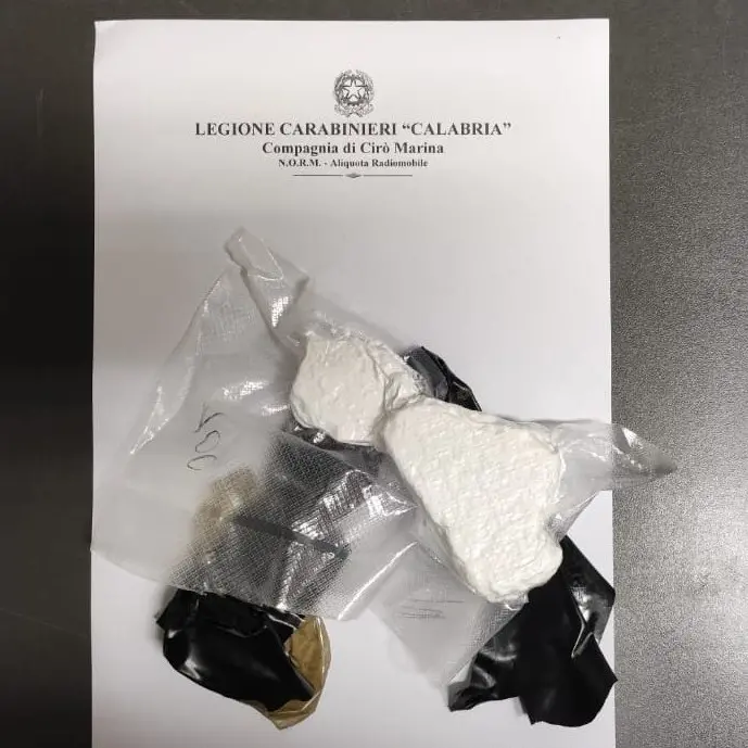 Beccato sulla statale 106 con 100 grammi di cocaina: arrestato un imprenditore di Cariati\n