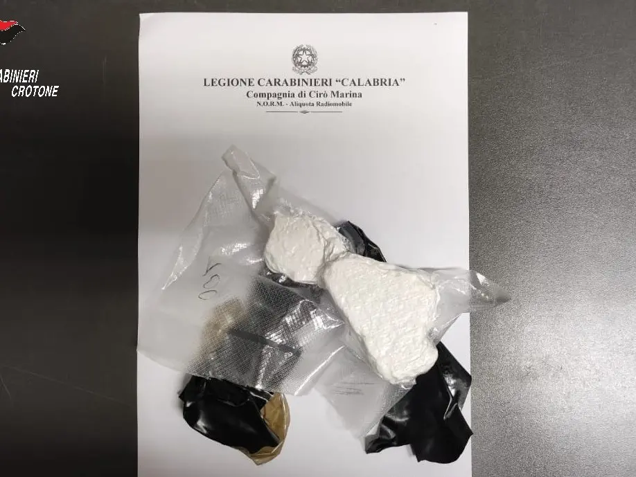 Beccato sulla statale 106 con 100 grammi di cocaina: arrestato un imprenditore di Cariati