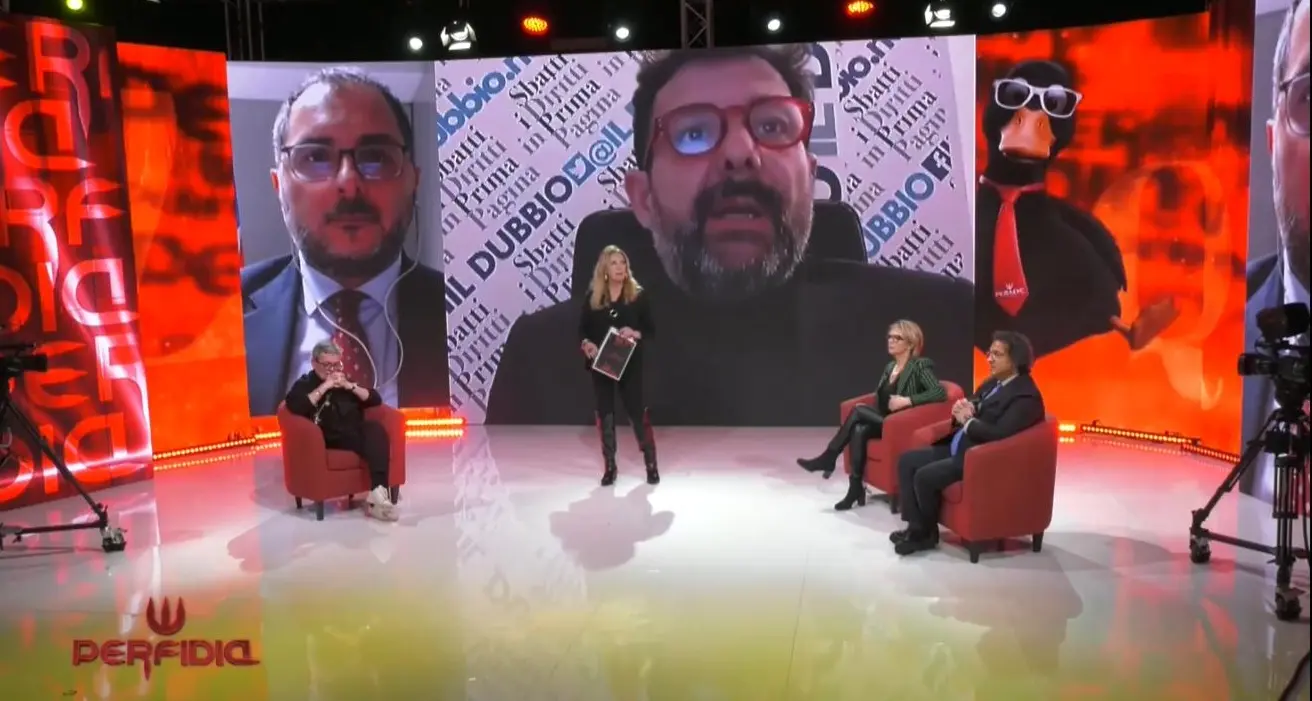 Lo sballo del qua qua: destra e sinistra, identità smarrite e satire affilate nel salotto di Perfidia\n