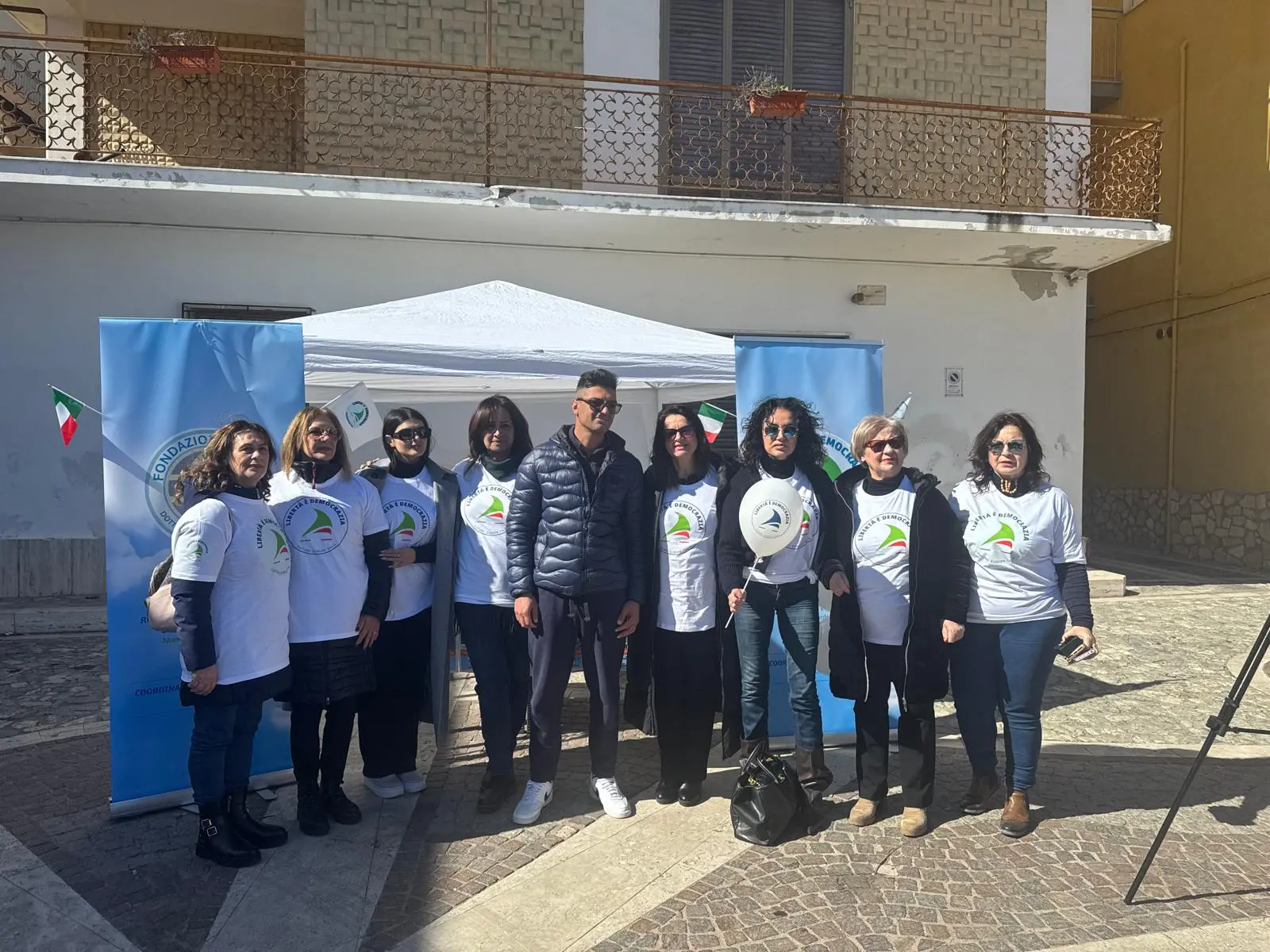 Novellame fuori legge, il gazebo di Libertà è Democrazia a Cirò Marina: «Stiamo con i pescatori»