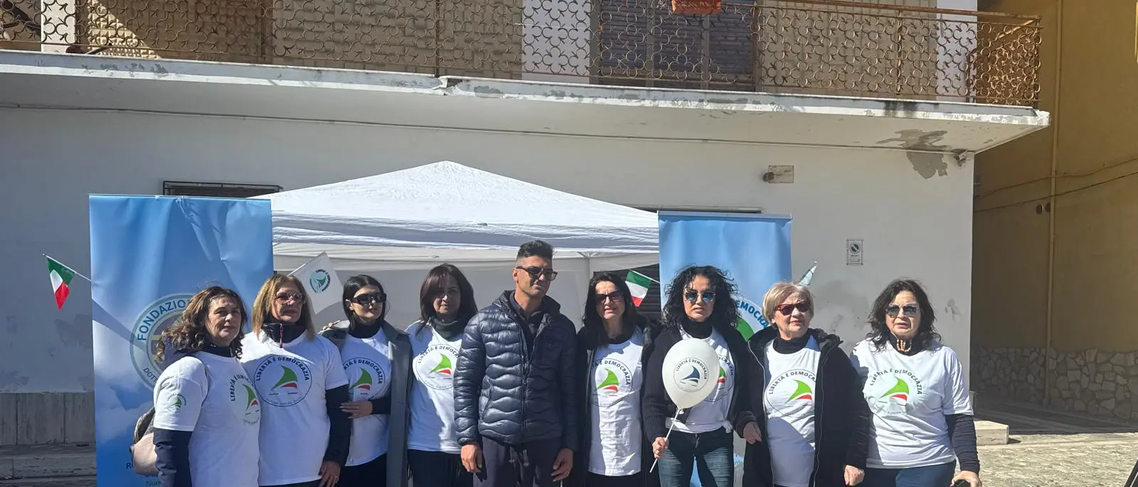 Novellame fuori legge, il gazebo di Libertà è Democrazia a Cirò Marina: «Stiamo con i pescatori»