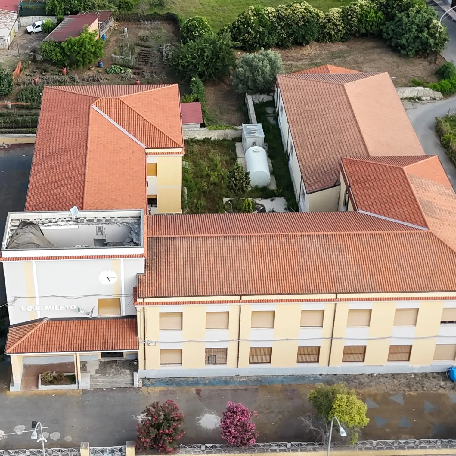 Mileto, dissequestrata la scuola Morabito:\u00A0è lotta contro il tempo per non perdere 200mila euro per la messa in sicurezza\n