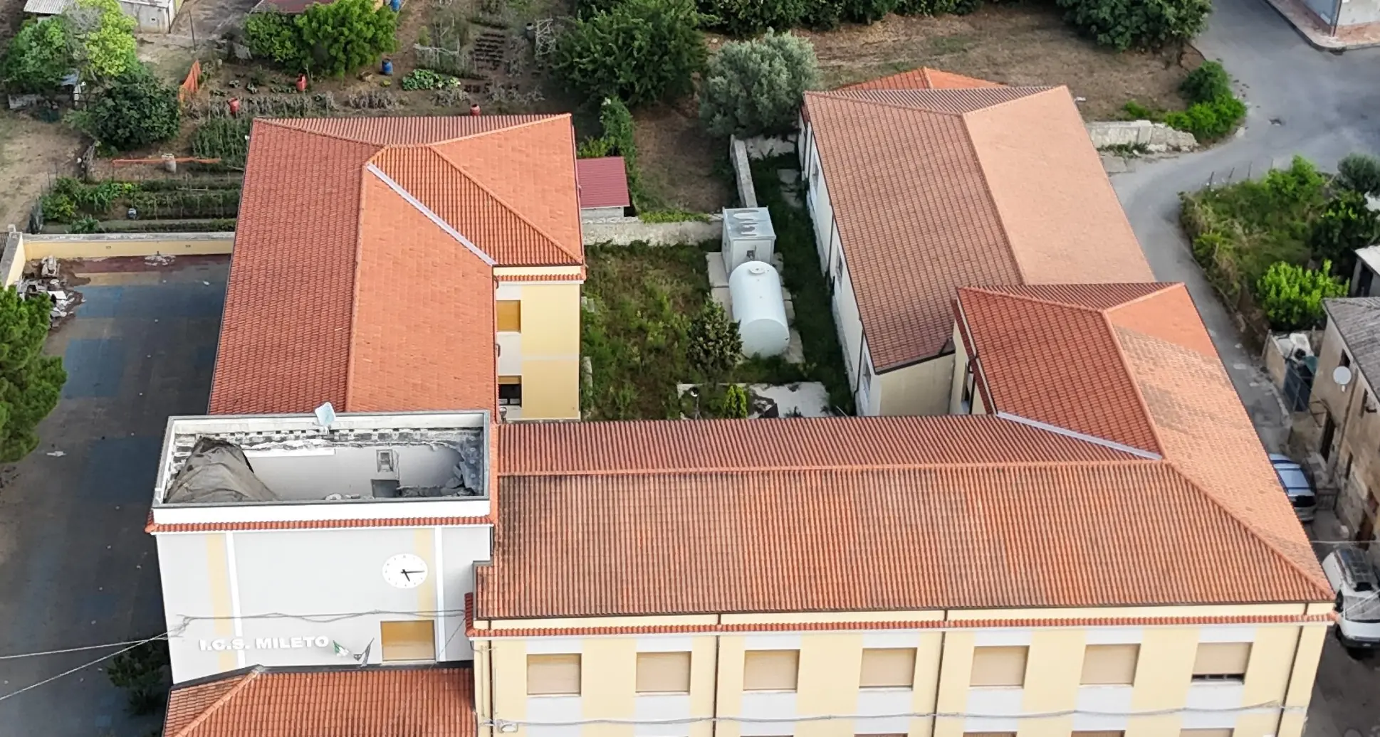 Mileto, dissequestrata la scuola Morabito:\u00A0è lotta contro il tempo per non perdere 200mila euro per la messa in sicurezza\n