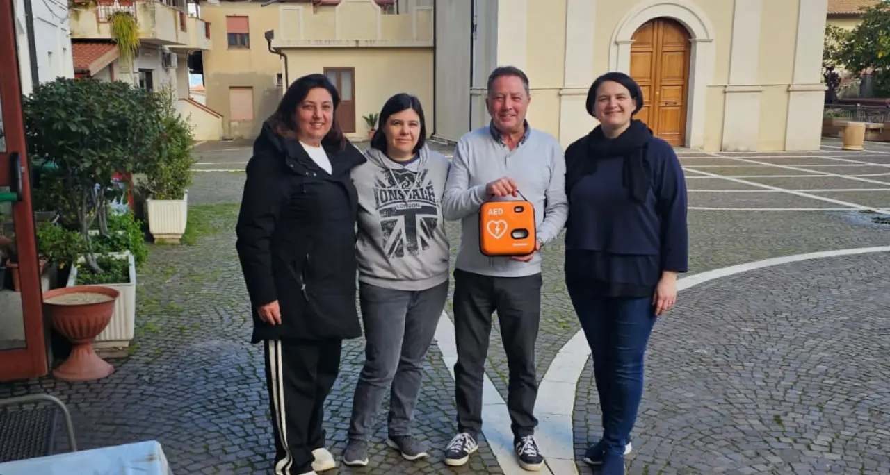 Steve, l’inglese di Zambrone: una storia di amore a prima vista per il mare vibonese e il dono di un defibrillatore\n