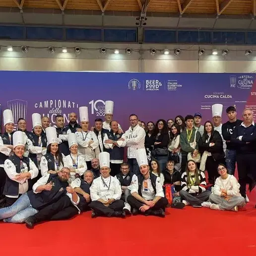 Smash burger di suino nero, pitte e cipolla allo zibibbo: i cuochi calabresi trionfano al Beer&Food di Rimini\u00A0\n