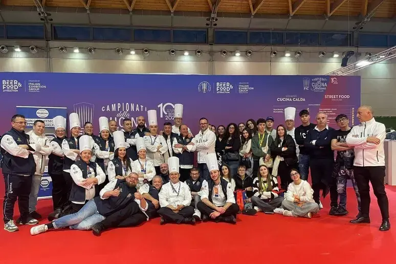 Smash burger di suino nero, pitte e cipolla allo zibibbo: i cuochi calabresi trionfano al Beer&Food di Rimini\u00A0\n