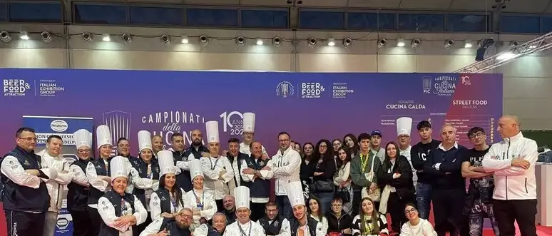 Smash burger di suino nero, pitte e cipolla allo zibibbo: i cuochi calabresi trionfano al Beer&Food di Rimini\u00A0\n