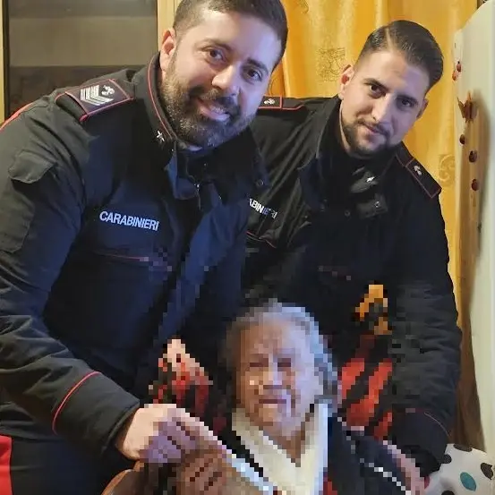 Catanzaro, in 7 minuti carabinieri portano di notte farmaco ad anziana cieca in crisi respiratoria