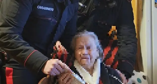 Catanzaro, in 7 minuti carabinieri portano di notte farmaco ad anziana cieca in crisi respiratoria