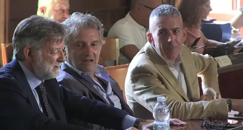 Il sindaco rinvia i pensierini domenicali: il “rammarico” di Parisi, Donato e Veraldi