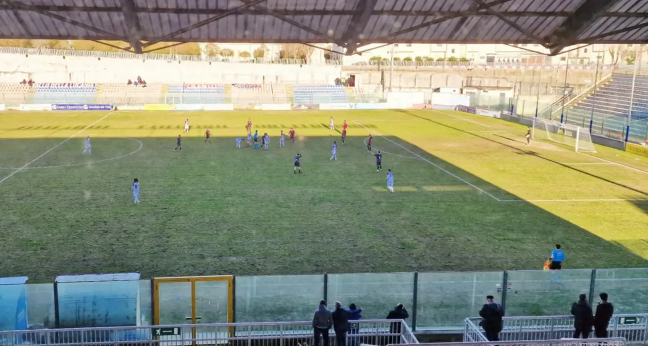 <p>Domenica amara per la Vibonese, contro la Gelbison arriva la quarta sconfitta consecutiva</p><p> </p>