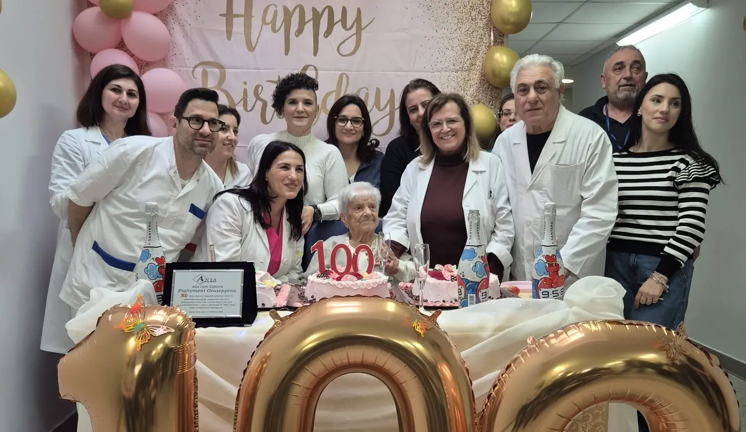 Reggio, un secolo di vita per Giuseppina Figliomeni: grande festa a Villa Anya\n