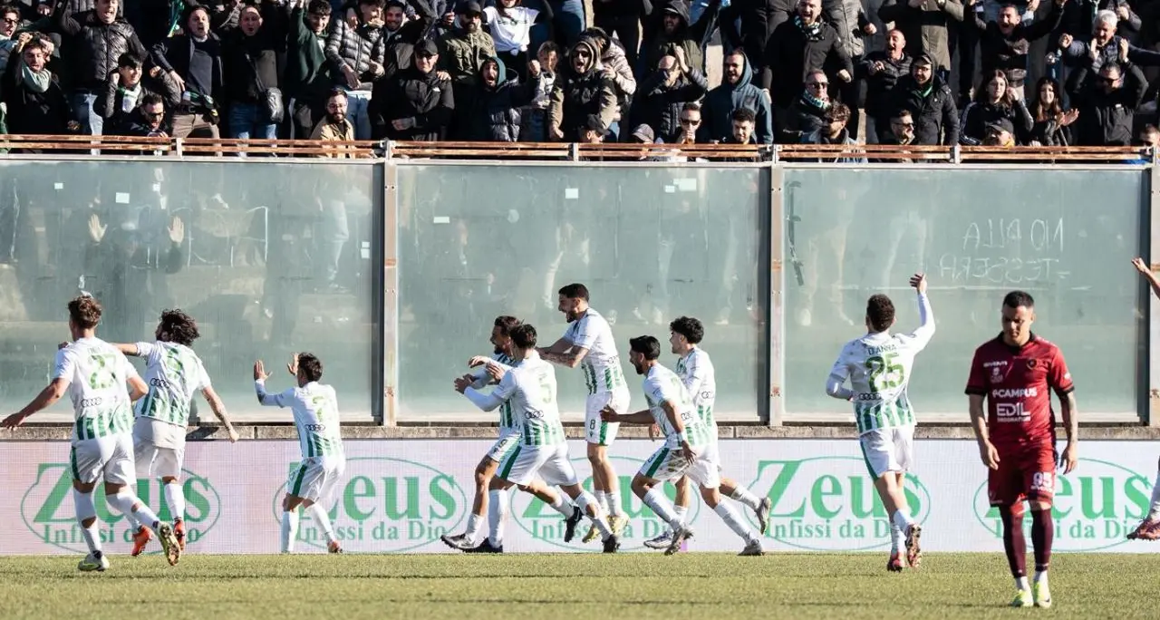 Serie D, il bilancio delle calabresi: festa Vigor Lamezia che si impone sulla lanciatissima Reggina. Blitz del Sambiase che inguaia il Messina\n