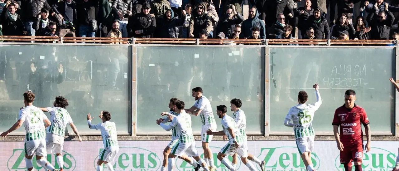 Serie D, il bilancio delle calabresi: festa Vigor Lamezia che si impone sulla lanciatissima Reggina. Blitz del Sambiase che inguaia il Messina\n