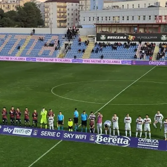 Il Crotone soffre solo un tempo contro il Foggia: allo Scida termina 3-1\n