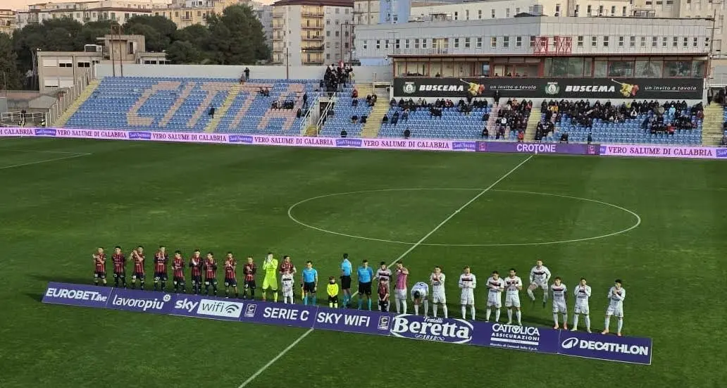 Il Crotone soffre solo un tempo contro il Foggia: allo Scida termina 3-1\n