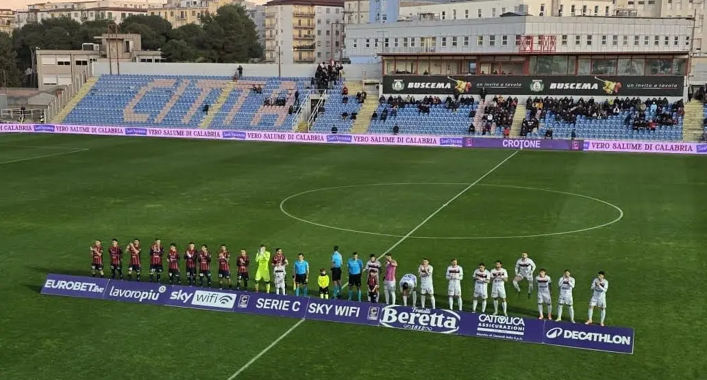 Il Crotone soffre solo un tempo contro il Foggia: allo Scida termina 3-1\n