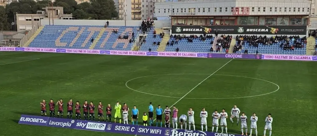 Il Crotone soffre solo un tempo contro il Foggia: allo Scida termina 3-1\n