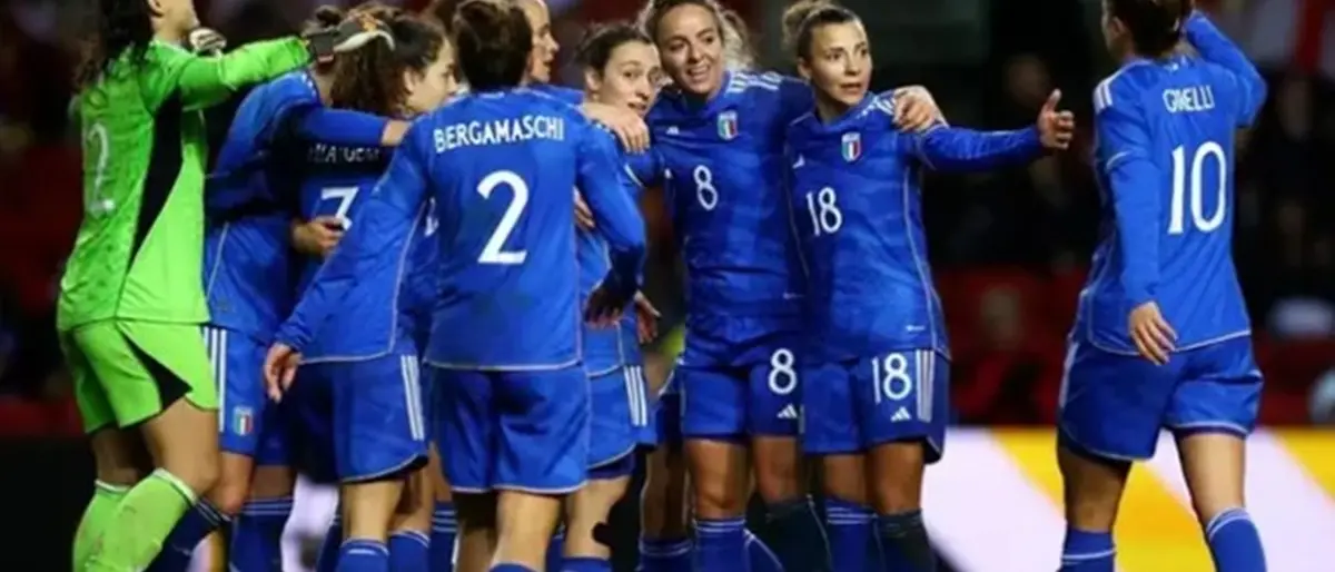 Reggio si tinge d'azzurro con le ragazze della Nazionale di calcio e attende i campioni del mondo dell'Italvolley\n