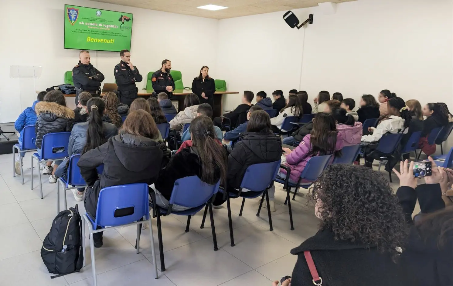 I Carabinieri a scuola tra legalità, bullismo e cyberbullismo a Condofuri\n