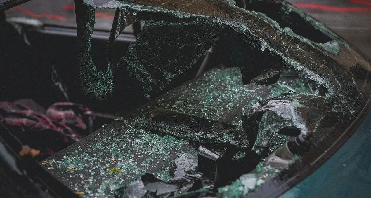 Rossano, auto devastate dopo un’ondata di furti e una rapina: cresce l’allarme tra i residenti\n