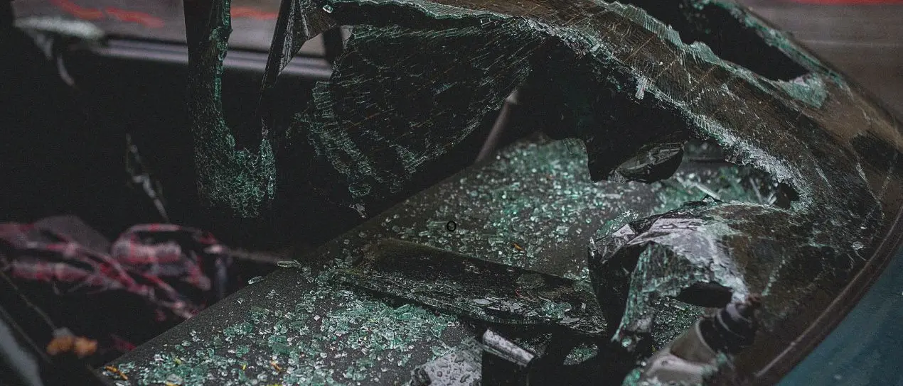 Rossano, auto devastate dopo un’ondata di furti e una rapina: cresce l’allarme tra i residenti\n