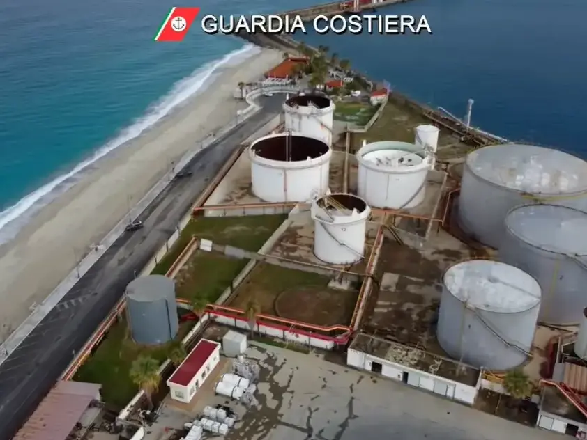 Depositi costieri, Italia Nostra: «Il Comune di Vibo poteva opporsi ma non l’ha fatto nei termini consentiti»