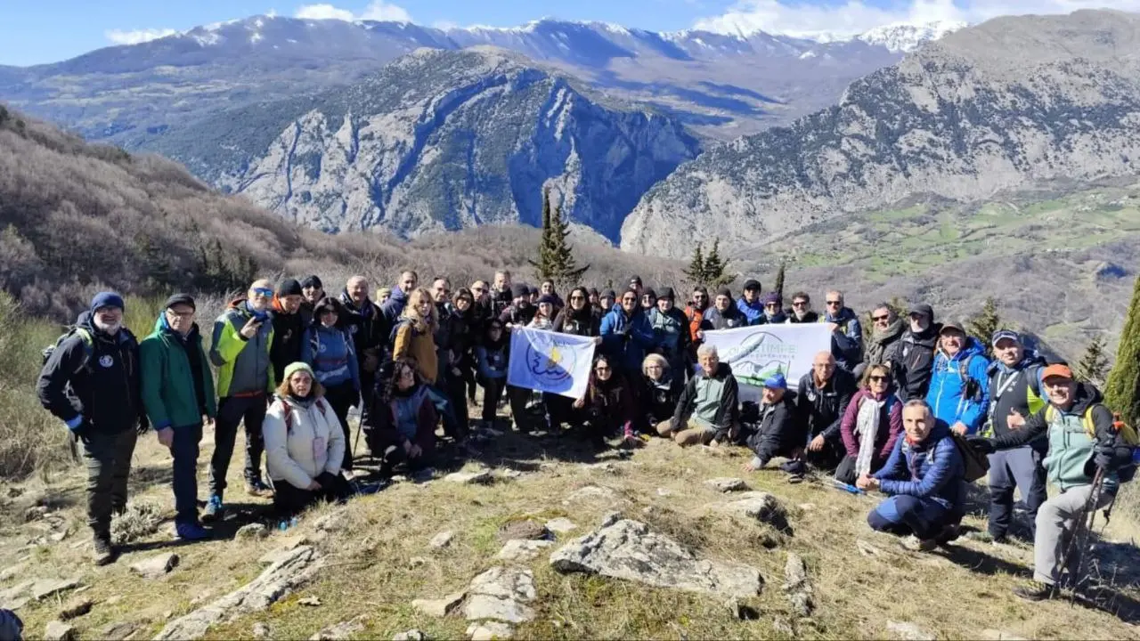 Kalabria Trekking compie 13 anni e festeggia tra i panorami mozzafiato del Pollino\n