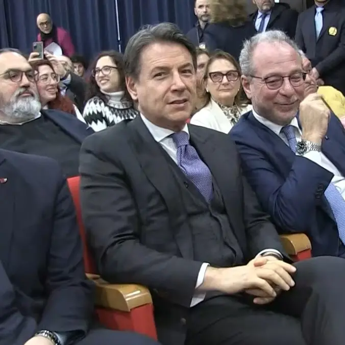 Referendum, da Conte avviso di sfratto a Meloni: «A casa se vince il No? Vedete voi, è\u00A0l’unica riforma che hanno fatto...»\n