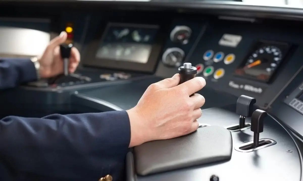 Capotreno di Trenitalia sanzionato per attività sindacale in Calabria, interrogazione di Avs in Parlamento\n