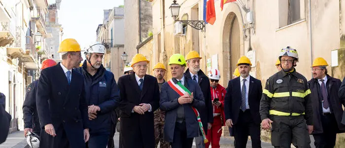 Mattarella a Niscemi, il sopralluogo in zona rossa e gli applausi dei cittadini:\u00A0«Presidente non si dimentichi di noi»\n