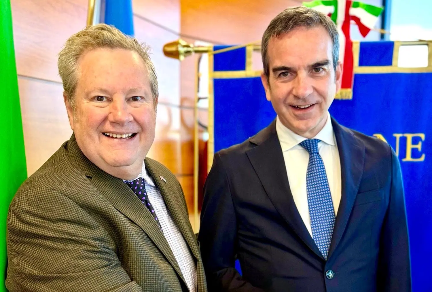 Medici cubani, Occhiuto incontra l’ambasciatore Hammer: «Necessari ma\u00A0gli Usa ci aiuteranno a reclutare nuovi camici bianchi»\n