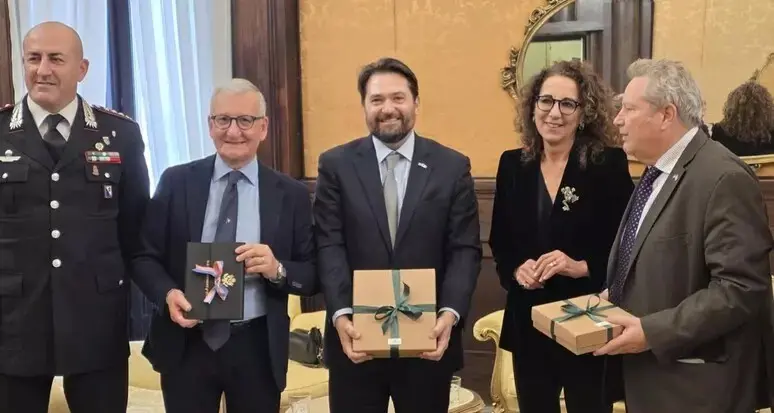 Catanzaro, accolto in Prefettura il\u00A0Console statunitense:\u00A0«Occasione per consolidare un dialogo proficuo»\n