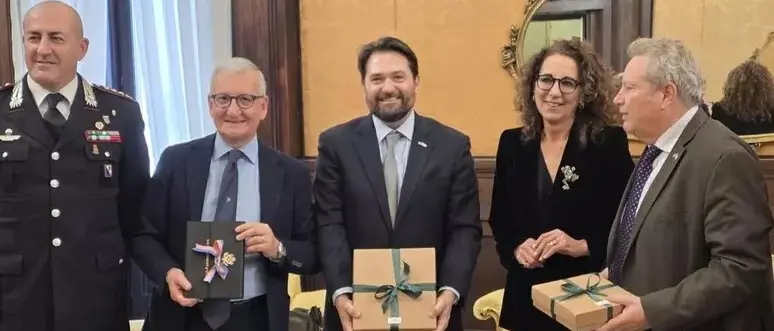 Catanzaro, accolto in Prefettura il\u00A0Console statunitense:\u00A0«Occasione per consolidare un dialogo proficuo»\n