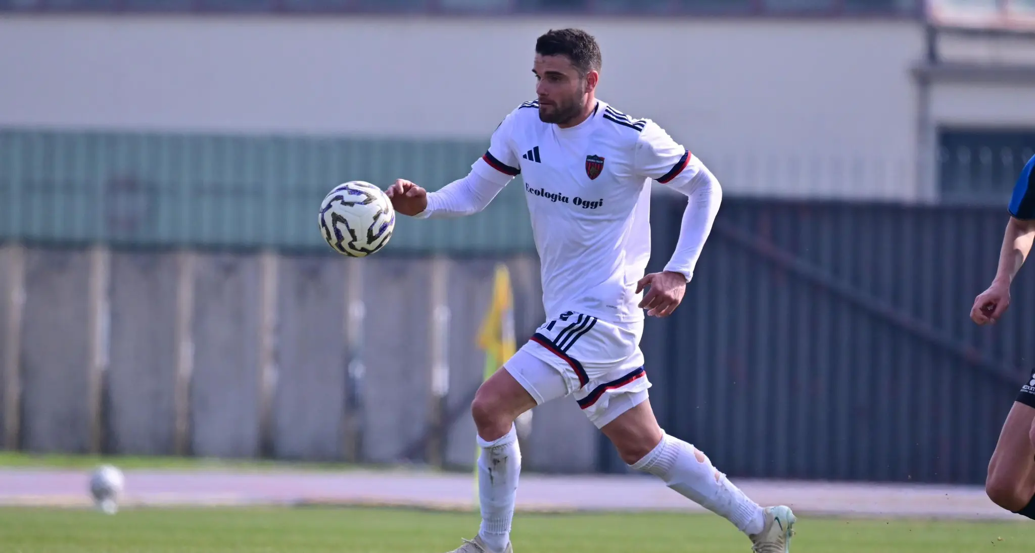 <p><span style=\"color:hsl(0, 75%, 60%);\">Cosenza Calcio</span>, ancora una gara in trasferta senza gol: sono già 4 di fila</p>