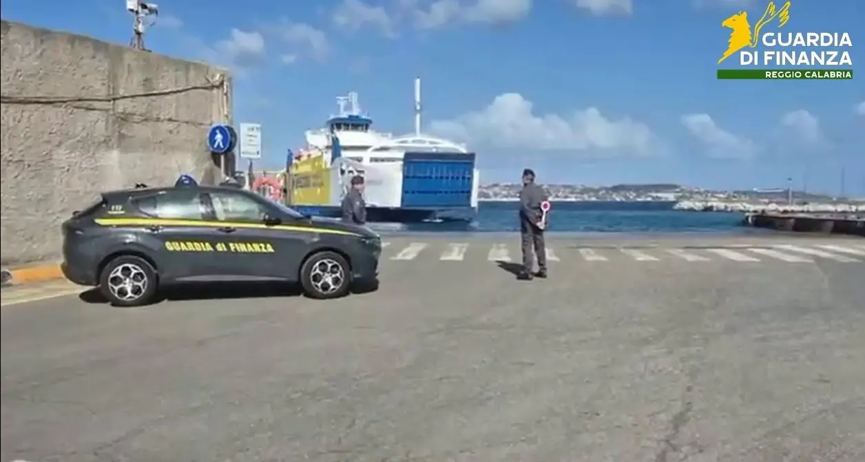 In viaggio verso la Sicilia con quattro chili di cocaina: arrestati due “corrieri” a Villa San Giovanni\n