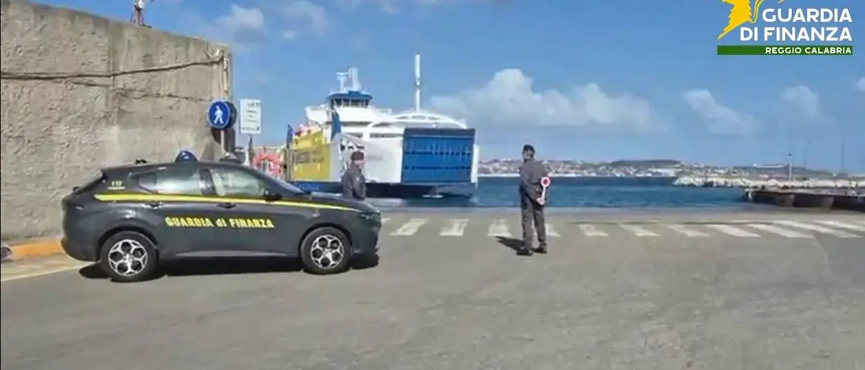 In viaggio verso la Sicilia con quattro chili di cocaina: arrestati due “corrieri” a Villa San Giovanni\n