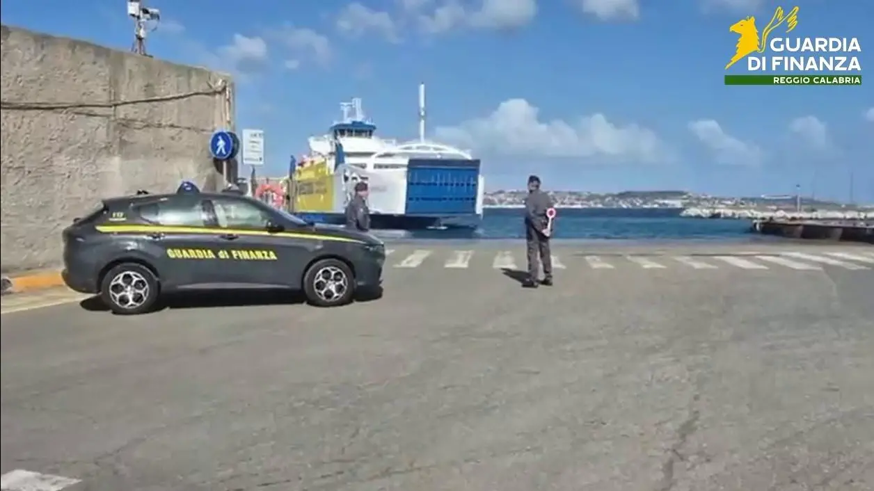 Villa San Giovanni, arrestati due \"corrieri\" con 4 chili di cocaina in auto